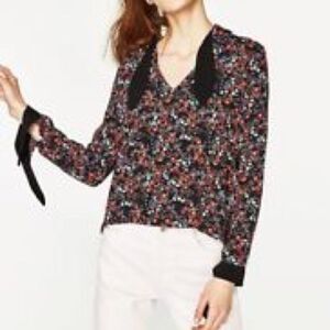 Zara Woman Black Red Floral Blouse Trafaluc Ribbon Detail V-Neck Collar Size XS